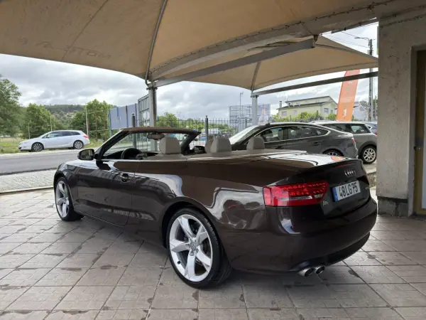 Audi A5 Cabrio 2011 - 14950 EUR, 274529 km - AUTO.MOTO.pt - 274529km - foto 15 de 37