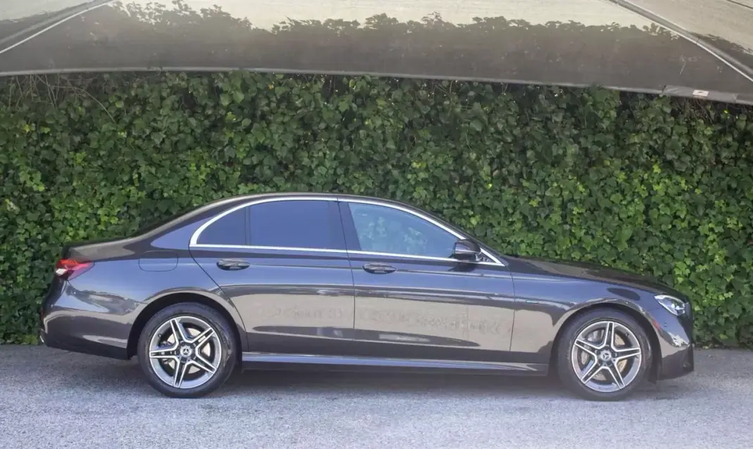 Mercedes-Benz E 300 2020 - 34900 EUR, 96000 km - AUTO.MOTO.pt - 96000km - foto 6 de 17