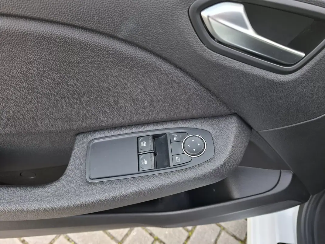 Renault Clio 2019 - 15000 EUR, 62800 km - AUTO.MOTO.pt - 62800km - foto 17 de 32