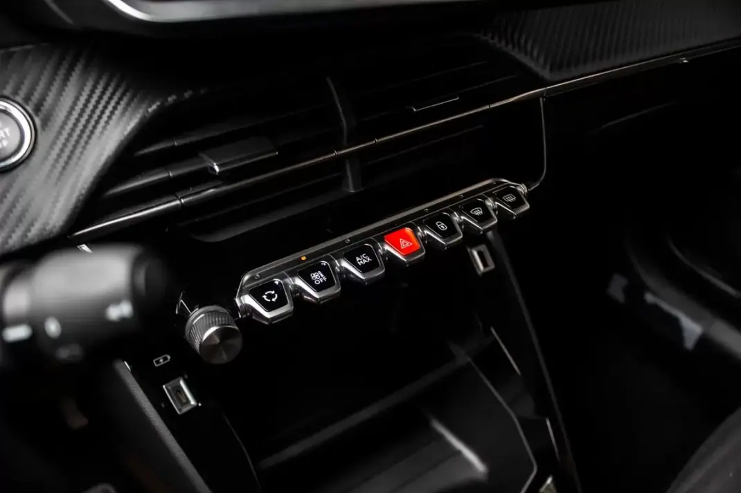 Peugeot e-208 2023 - 17800 EUR, 18457 km - AUTO.MOTO.pt - 18457km - foto 23 de 41