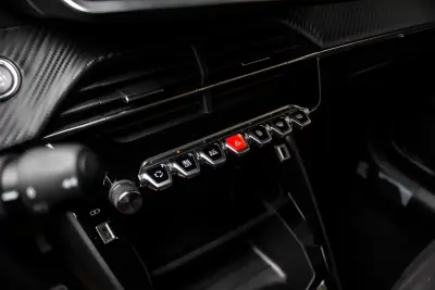 Peugeot e-208 2023 - 17800 EUR, 18457 km - AUTO.MOTO.pt - 18457km - foto 23 de 41