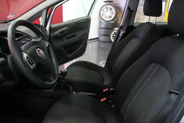 Fiat Punto 2016 - 7000 EUR, 118505 km - 118505km - foto 6 de 12