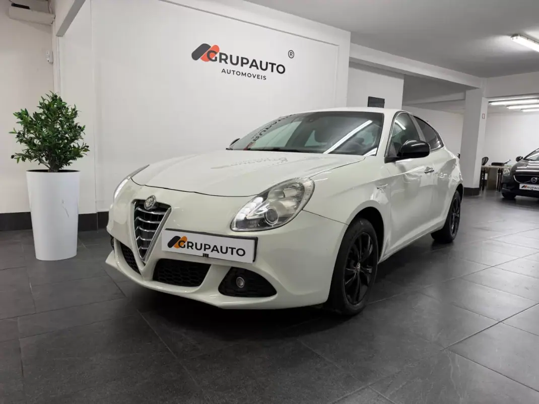 Alfa Romeo Giulietta 2011 - 7240 EUR, 206000 km - 206000km - foto 19 de 22