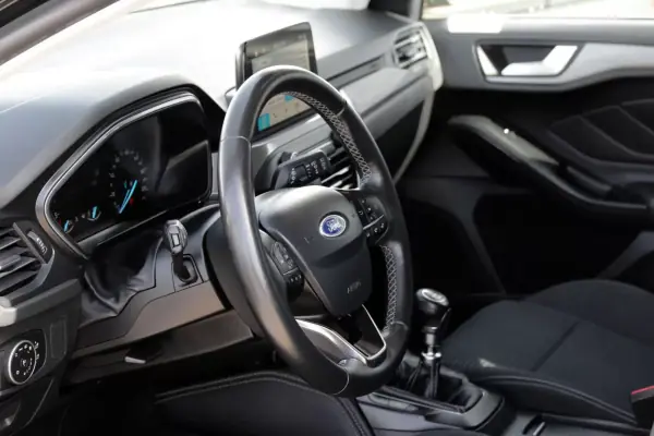 Ford Focus SW 2018 - 15900 EUR, 83000 km - AUTO.MOTO.pt - 83000km - foto 7 de 22