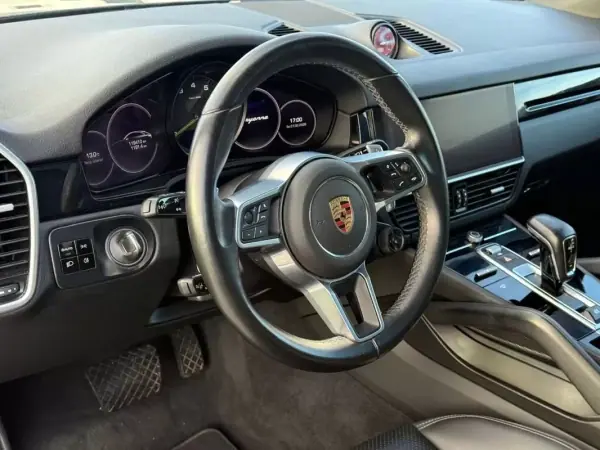 Porsche Cayenne Coupé 2021 - 64999 EUR, 119000 km - AUTO.MOTO.pt - 119000km - foto 23 de 37
