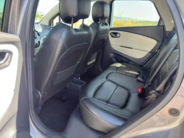 Renault Captur 2017 - 13995 EUR, 95250 km - AUTO.MOTO.pt - 95250km - foto 33 de 48