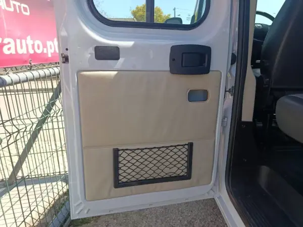 Fiat Doblo 2016 - 20000 EUR, 183000 km - AUTO.MOTO.pt - 183000km - foto 14 de 43