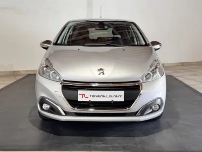 Peugeot 208 2018 - 9500 EUR, 95379 km - AUTO.MOTO.pt - 95379km - foto 2 de 22