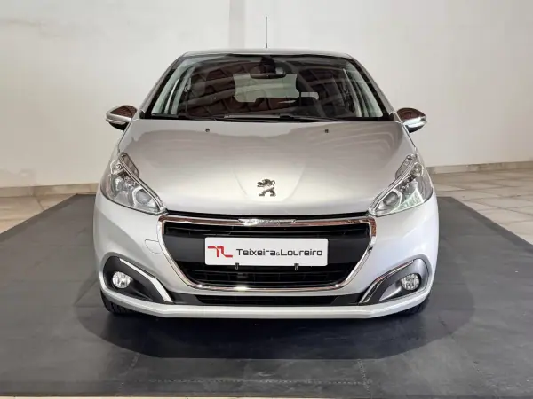 Peugeot 208 2018 - 9500 EUR, 95379 km - AUTO.MOTO.pt - 95379km - foto 2 de 22