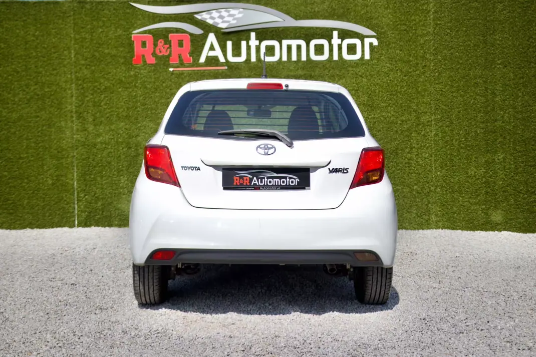 Toyota Yaris 1.4 d4d 2015 - 9900 EUR, 115000 km - 115000km - foto 6 de 15