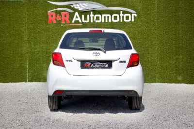 Toyota Yaris 1.4 d4d 2015 - 9900 EUR, 115000 km - 115000km - foto 6 de 15