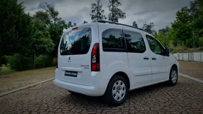 Peugeot Partner 2018 - 15900 EUR, 160000 km - AUTO.MOTO.pt - 160000km - foto 21 de 23