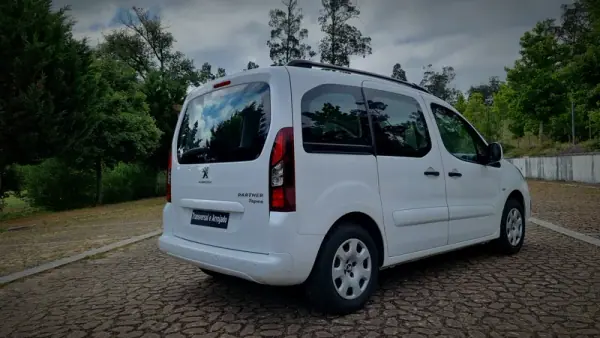 Peugeot Partner 2018 - 14900 EUR, 160000 km - AUTO.MOTO.pt - 160000km - foto 21 de 23