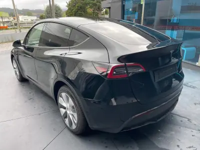 Tesla Model Y 2022 - 39900 EUR, 39000 km - 39000km - foto 4 de 11