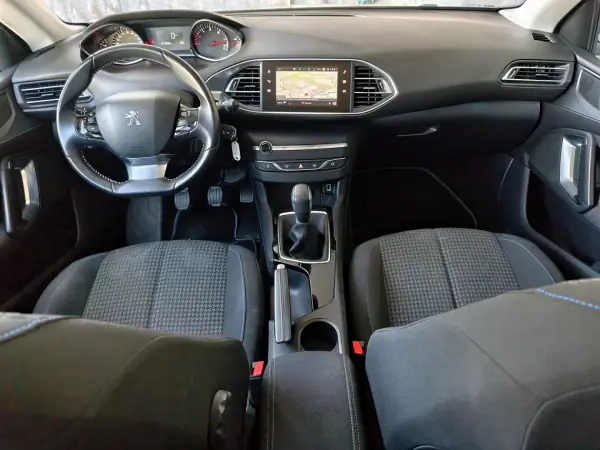 Peugeot 308 SW 2018 - 11900 EUR, 154998 km - AUTO.MOTO.pt - 154998km - foto 7 de 13