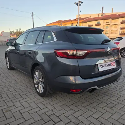 Renault Mégane Sport Tourer 2018 - 14950 EUR, 127252 km - AUTO.MOTO.pt - 127252km - foto 4 de 21