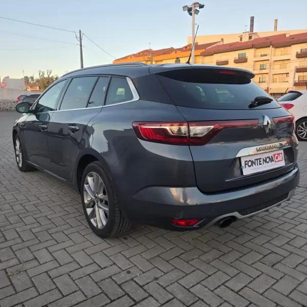 Renault Mégane Sport Tourer 2018 - 14950 EUR, 127252 km - AUTO.MOTO.pt - 127252km - foto 4 de 21