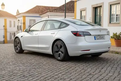 Tesla Model 3 2023 - 30450 EUR, 61000 km - AUTO.MOTO.pt - 61000km - foto 4 de 22