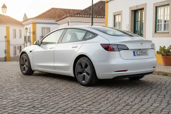 Tesla Model 3 2023 - 30450 EUR, 61000 km - AUTO.MOTO.pt - 61000km - foto 4 de 22