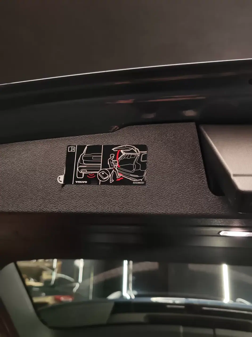 Volvo V60 2021 - 29750 EUR, 109907 km - AUTO.MOTO.pt - 109907km - foto 16 de 17