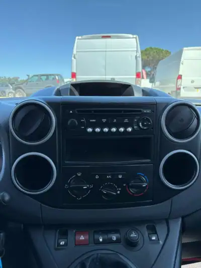 Peugeot Partner 2012 - 7750 EUR, 219000 km - AUTO.MOTO.pt - 219000km - foto 7 de 7