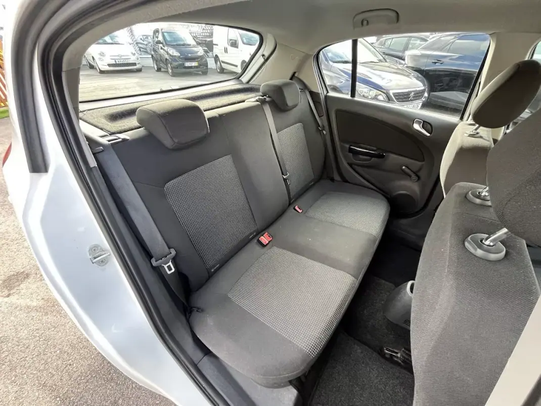 Opel Corsa 2011 - 6450 EUR, 117000 km - AUTO.MOTO.pt - 117000km - foto 29 de 50