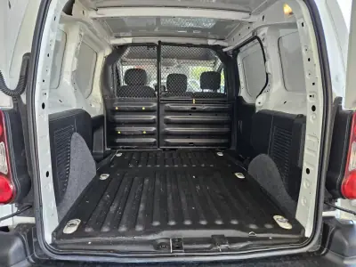 Citroën Berlingo 2016 - 7950 EUR, 230000 km - AUTO.MOTO.pt - 230000km - foto 5 de 7