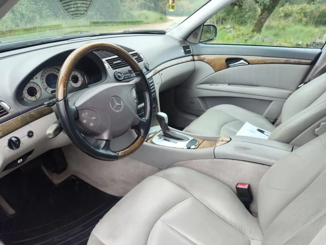 Mercedes-Benz E 200 2003 - 3900 EUR, 338200 km - AUTO.MOTO.pt - 338200km - foto 10 de 14