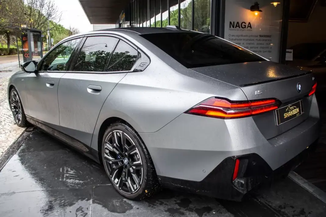 BMW i5 2023 - 74990 EUR, 17145 km - AUTO.MOTO.pt - 17145km - foto 3 de 60