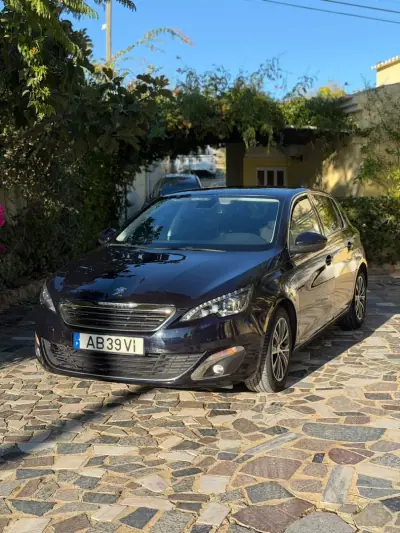 Peugeot 308 2017 - 10900 EUR, 140007 km - AUTO.MOTO.pt - 140007km - foto 3 de 9