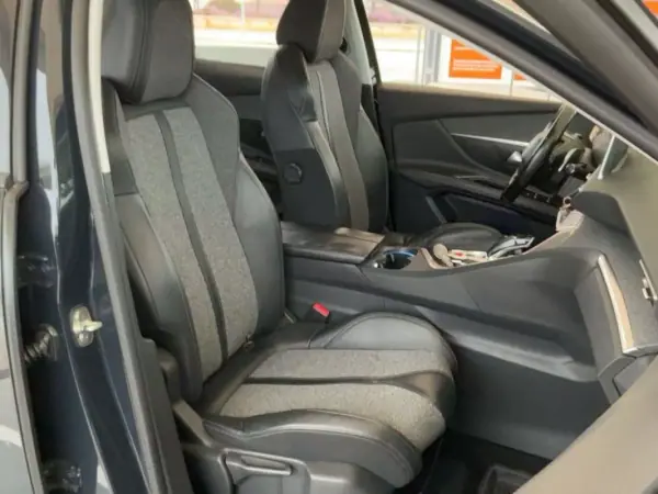 Peugeot 3008 2018 - 17990 EUR, 107419 km - AUTO.MOTO.pt - 107419km - foto 9 de 10