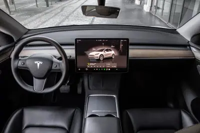 Tesla Model Y 2023 - 37900 EUR, 74250 km - AUTO.MOTO.pt - 74250km - foto 31 de 40