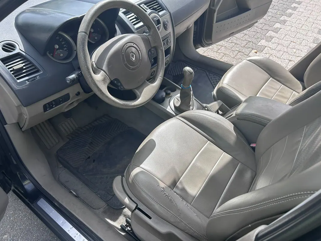 Renault Mégane Break 2004 - 2250 EUR, 359083 km - 359083km - foto 13 de 15