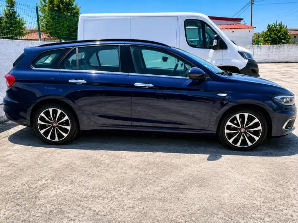 Fiat Tipo Station Wagon 2018 - 7999 EUR, 98000 km - AUTO.MOTO.pt - 98000km - foto 4 de 6