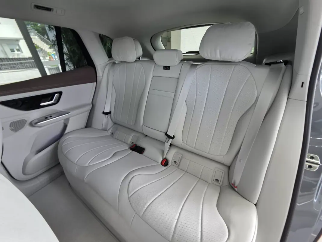 Mercedes-Benz EQE 2025 - 58990 EUR, 8906 km - AUTO.MOTO.pt - 8906km - foto 39 de 46