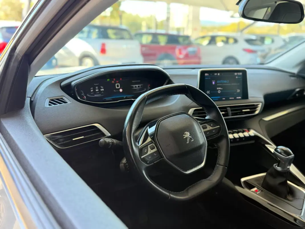 Peugeot 3008 2018 - 18900 EUR, 104582 km - AUTO.MOTO.pt - 104582km - foto 6 de 33