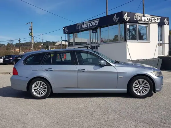 BMW 318 2011 - 10750 EUR, 300000 km - AUTO.MOTO.pt - 300000km - foto 6 de 42