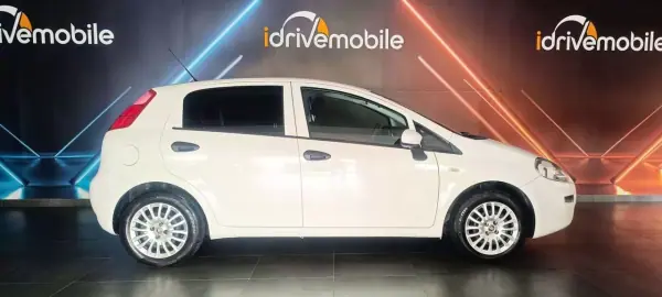 Fiat Punto 2016 - 7990 EUR, 141635 km - AUTO.MOTO.pt - 141635km - foto 13 de 15