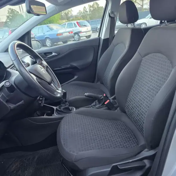 Opel Corsa 2017 - 9750 EUR, 130248 km - AUTO.MOTO.pt - 130248km - foto 11 de 19