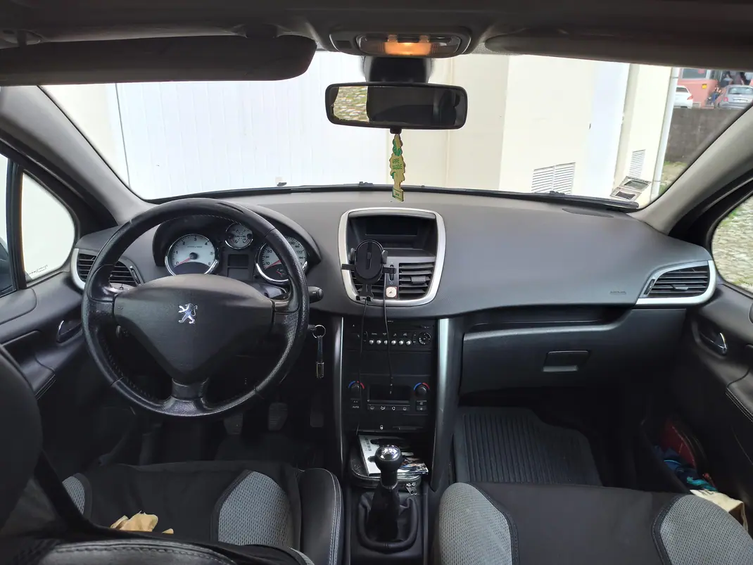 Peugeot 207 SW 2008 - 3500 EUR, 290000 km - AUTO.MOTO.pt - 290000km - foto 17 de 20