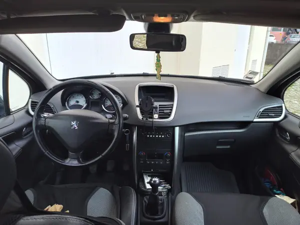 Peugeot 207 SW 2008 - 3500 EUR, 290000 km - AUTO.MOTO.pt - 290000km - foto 17 de 20