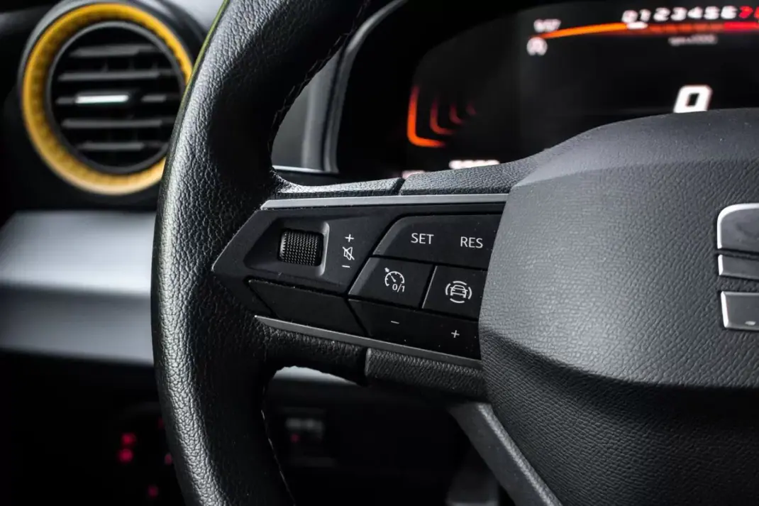 SEAT Arona 2023 - 15550 EUR, 66766 km - AUTO.MOTO.pt - 66766km - foto 14 de 42