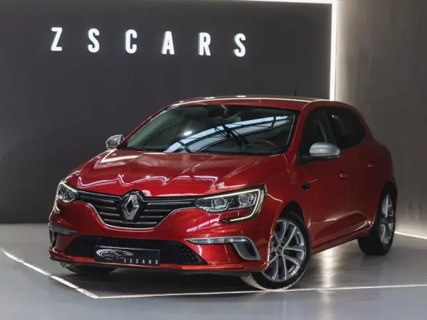 Renault Mégane 2017 - 15750 EUR, 110350 km - AUTO.MOTO.pt - 110350km - foto 3 de 16
