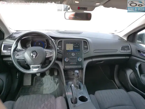 Renault Mégane Sport Tourer 2020 - 14250 EUR, 178000 km - AUTO.MOTO.pt - 178000km - foto 6 de 26