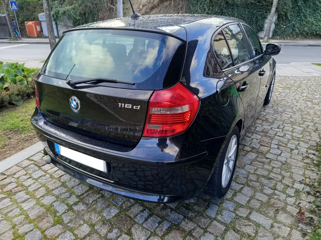 BMW 116 2009 - 5500 EUR, 285384 km - AUTO.MOTO.pt - 285384km - foto 4 de 11