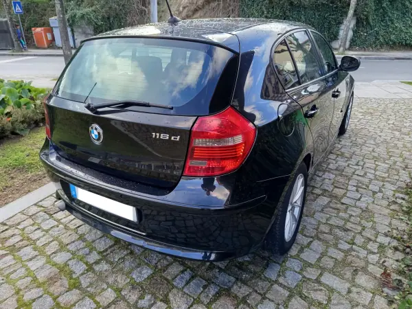 BMW 116 2009 - 5500 EUR, 285384 km - AUTO.MOTO.pt - 285384km - foto 4 de 11