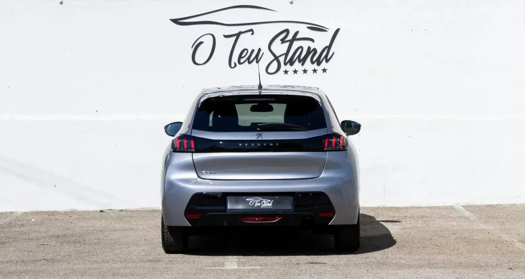 Peugeot 208 2023 - 16999 EUR, 96737 km - AUTO.MOTO.pt - 96737km - foto 4 de 34