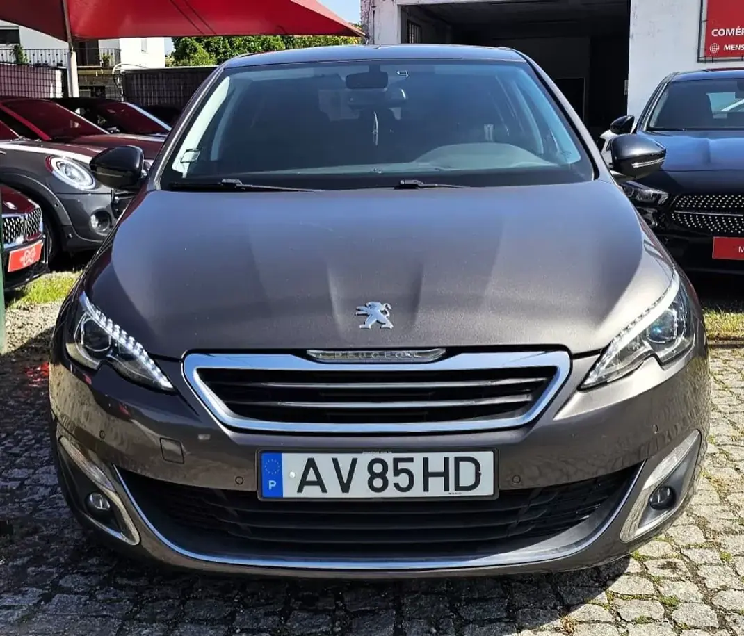Peugeot 308 2015 - 9500 EUR, 180000 km - AUTO.MOTO.pt - 180000km - foto 18 de 20