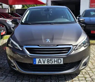Peugeot 308 2015 - 9500 EUR, 180000 km - AUTO.MOTO.pt - 180000km - foto 18 de 20