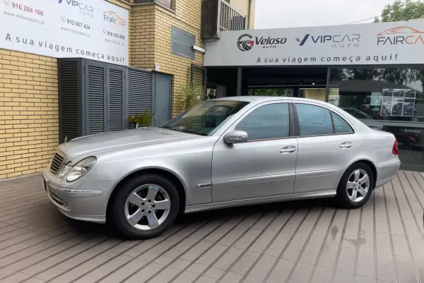 Mercedes-Benz E 270 2002 - 9250 EUR, 299650 km - AUTO.MOTO.pt - 299650km - foto 8 de 20
